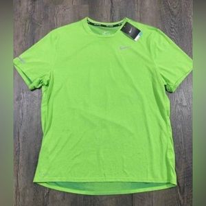 NEW | NIKE Mens Athletic Shirt